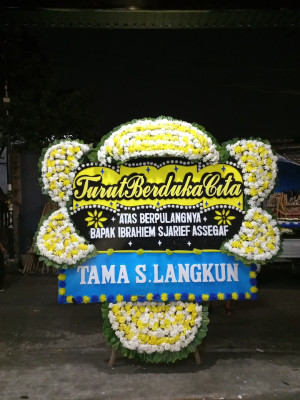 Papan Bunga Duka di Cikelat